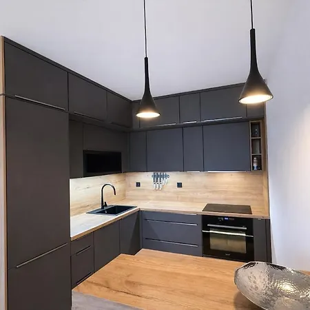 Apartment Peaceful Oasis Near Center - Free Parking, Terrace