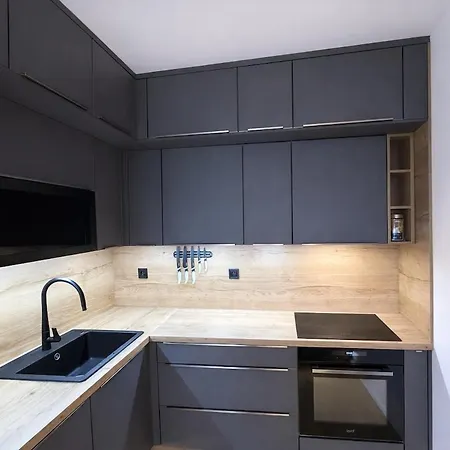 Apartment Peaceful Oasis Near Center - Free Parking, Terrace