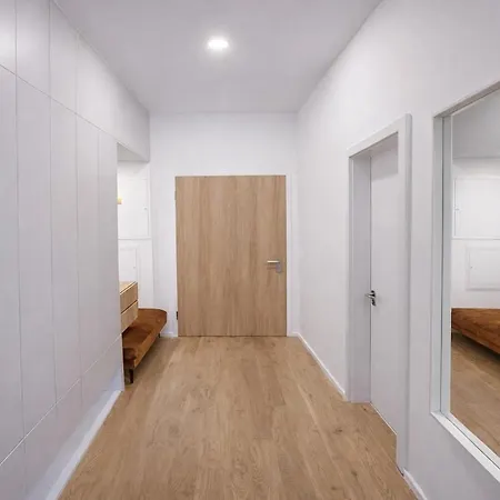 Peaceful Oasis Near Center - Free Parking, Terrace Apartment Prague