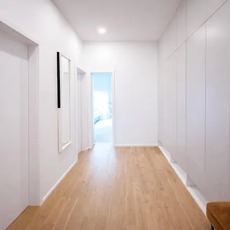 Peaceful Oasis Near Center - Free Parking, Terrace شقة
