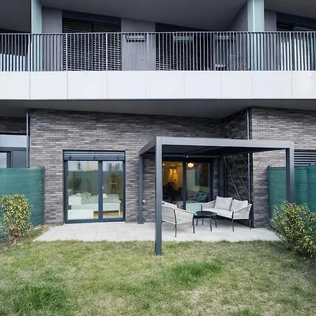 Peaceful Oasis Near Center - Free Parking, Terrace Apartment *